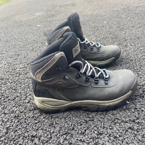 women’s columbia hiking boots - Picture 2 of 5
